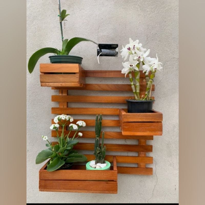 - painel vertical de madeira maciça de lei para jardim, floreira com 3 cachepôs,casa nova