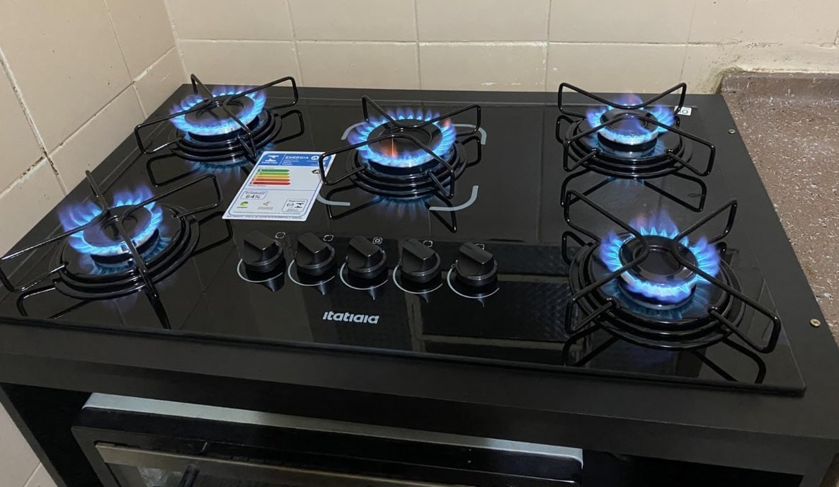 COM 5 BOCAS NO COOKTOP, NEM SOBRA PRA FAZER MIOJO! 😂