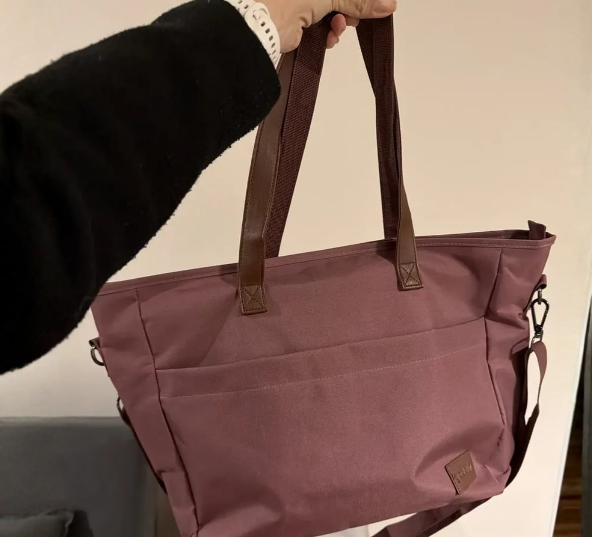 ESSA BOLSA É TÃO GRANDE QUE CABE ATÉ OS PERRENGUES! 😄
