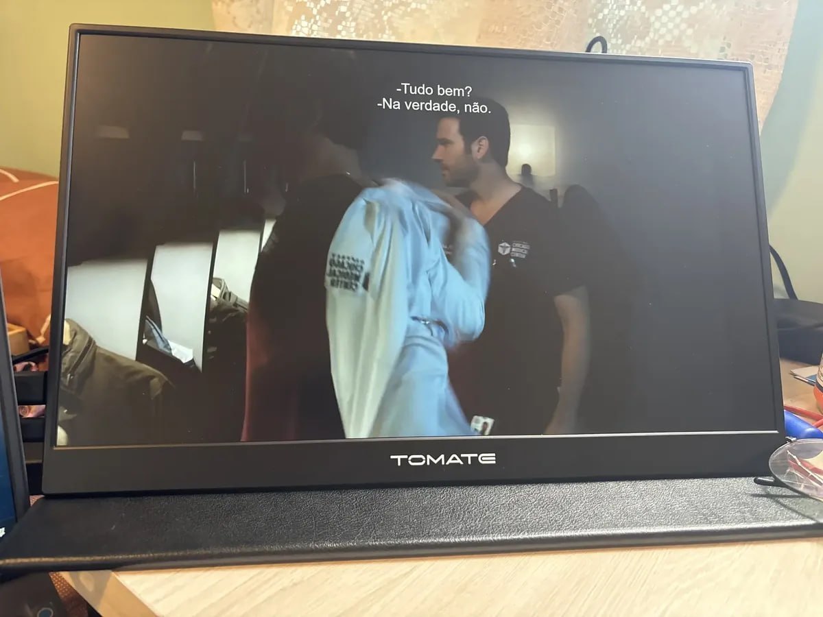 TÁ TÃO FINO QUE PASSA ATÉ NA PORTA USB! 😅