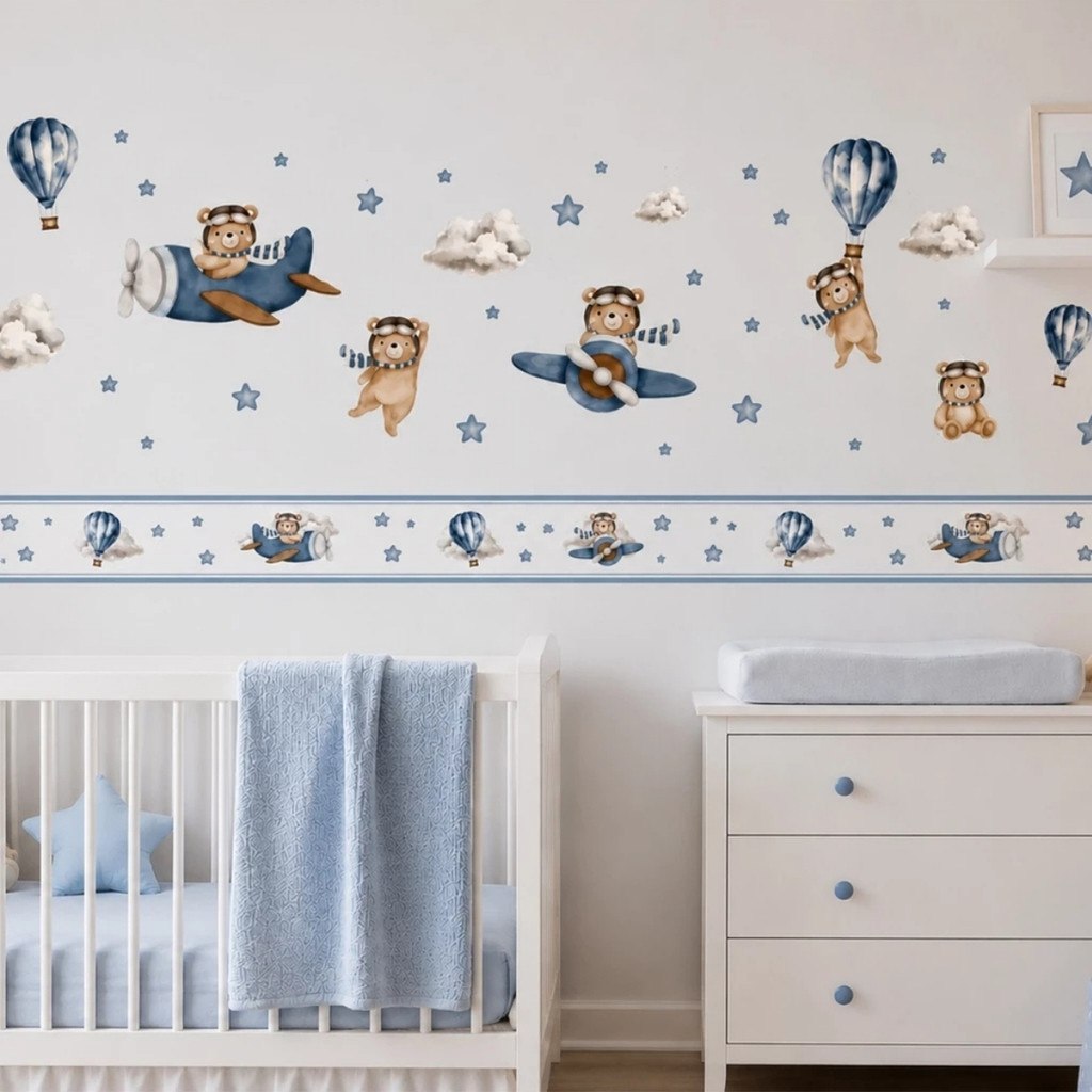 🛍️ Kit 80 Adesivos de Parede + Faixa Infantil Ursinho Aviador Quarto Menino Decoração Beb