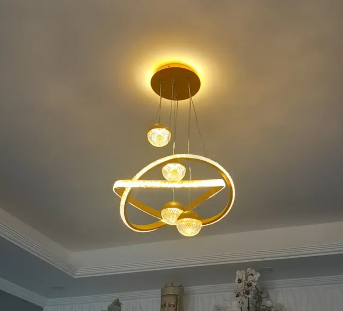 ESSE LUSTRE É TÃO MODERNO QUE ATÉ A LUZ FICOU FASHION! 💡