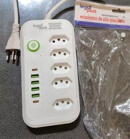 Filtro de Linha Bivolt 5 Tomadas com 4 USB Tipo C