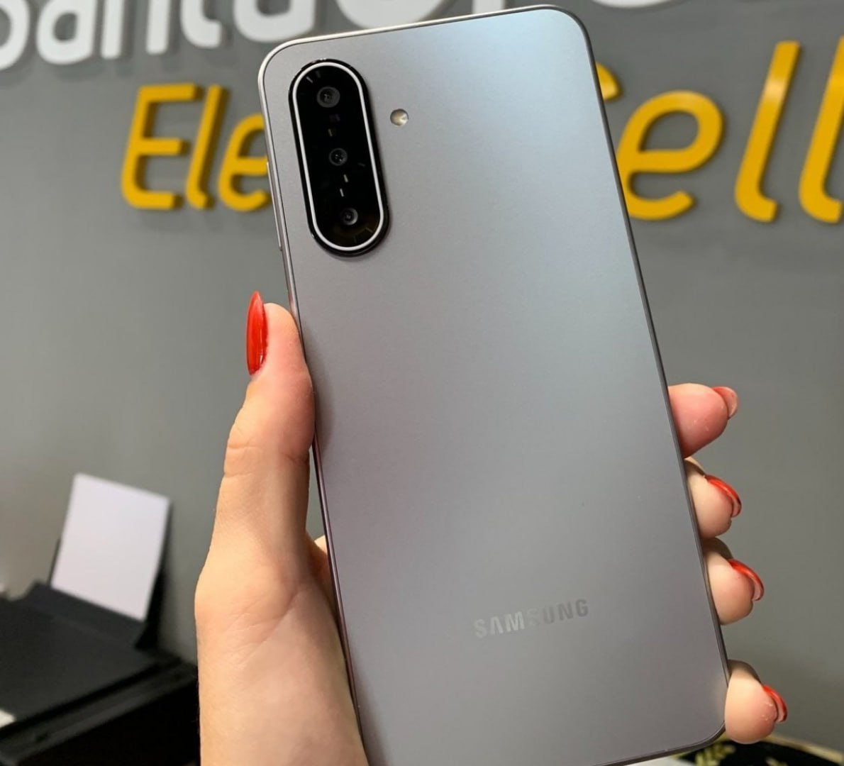 MANO, ESSE CELULAR É TIPO O AMIGO QUE NUNCA TE ABANDONA! 📱
