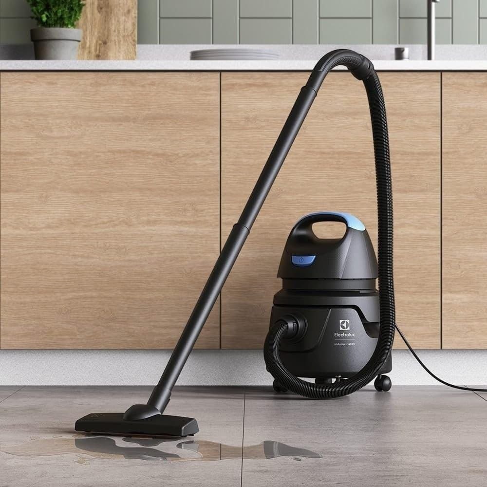 Aspirador água pó Electrolux compacto potente função sopro 1400W 12 L total 5 L util prote
