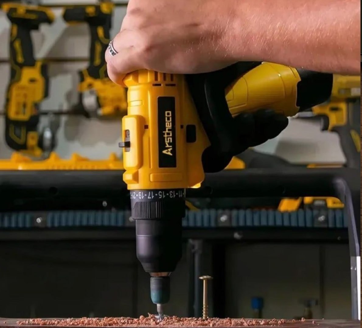 FURA, PARAFUSA E AINDA DÁ UM ROLÊ SEM FIO, PARÇA! 🔩