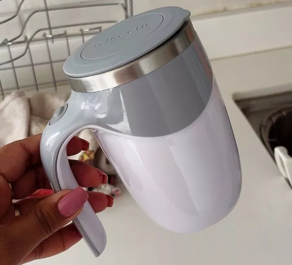 MANO, AGORA É SÓ APERTAR O BOTÃO E TÁ TUDO MISTURADO! ☕️