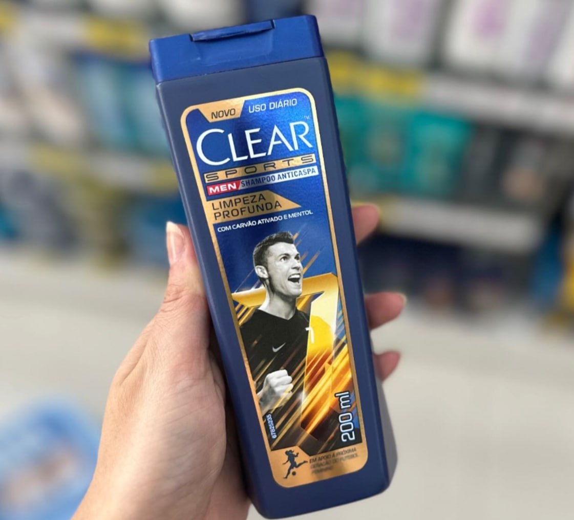 COM ESSE SHAMPOO, A ÚNICA CASPA QUE FICA É DO PÃO! 🍞