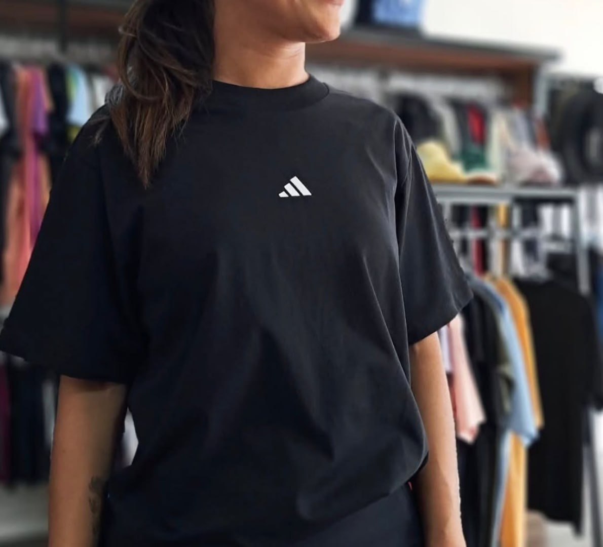 COM ESSA CAMISETA, ATÉ O LOGO SE SENTE PEQUENO! 😆