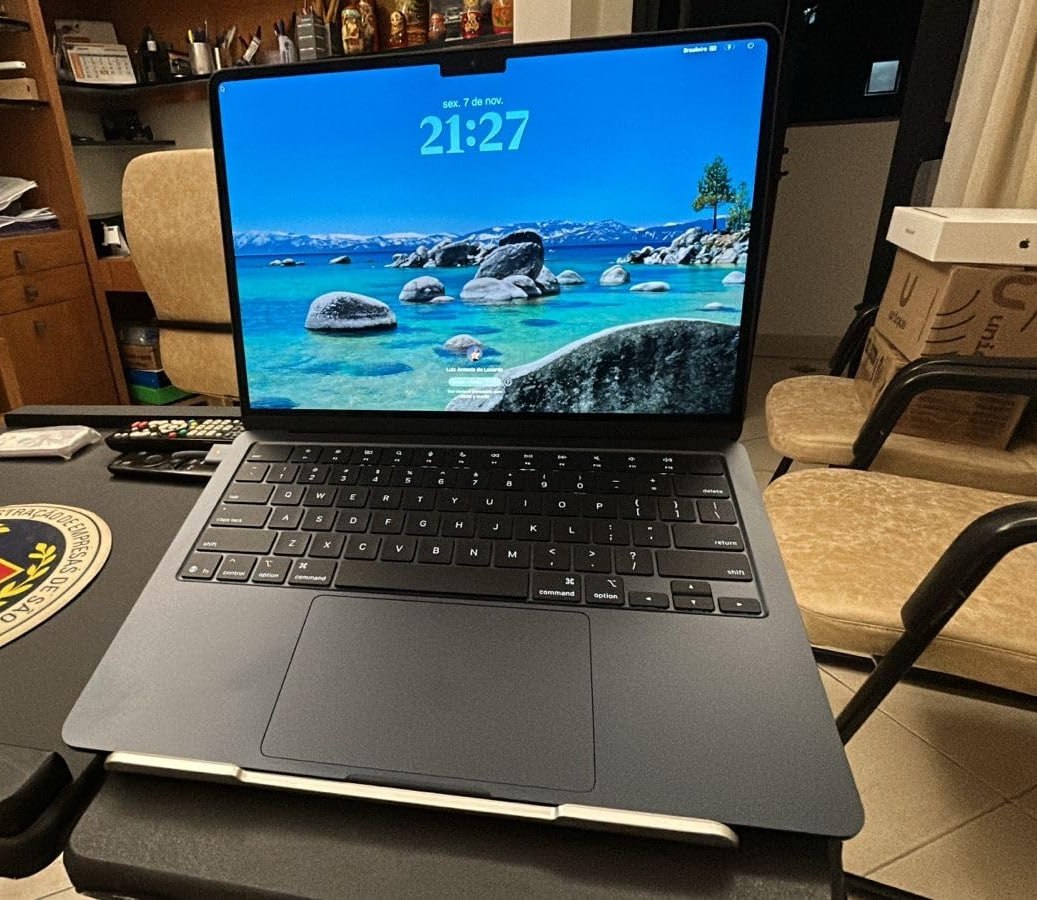 COM ESSE MACBOOK ATÉ O CAFÉ VAI SAIR MAIS RÁPIDO! ☕️