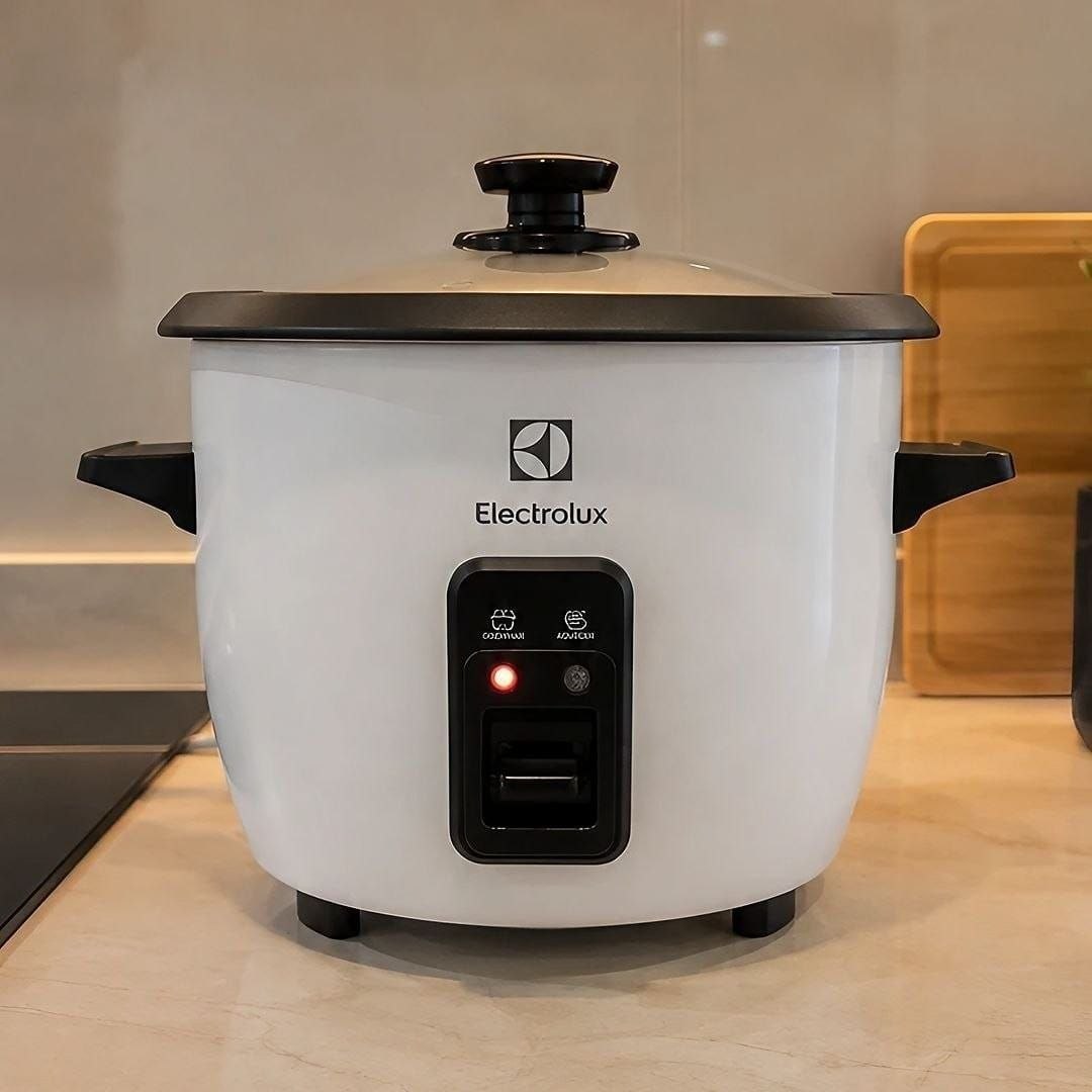Panela de Arroz Elétrica Electrolux 1,3L Efficient RCB50 Frequência 60 Hz Branca 110V