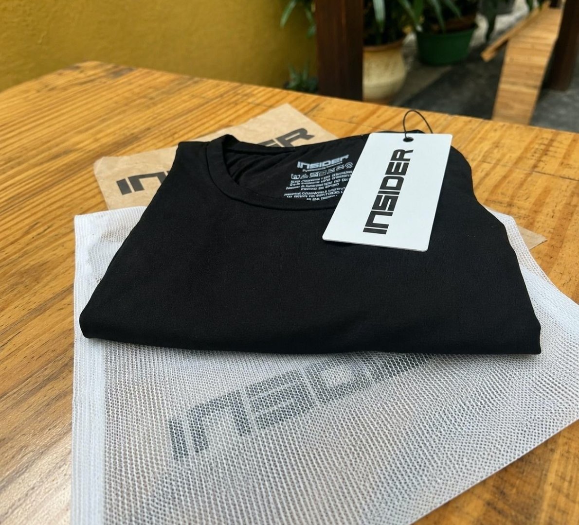 ESSA CAMISETA É TIPO ABRIGO EM DIA DE CHUVA: TUDO A VER! ☔