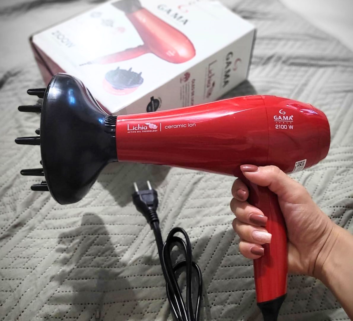 DÁ UM JATO TÃO FORTE QUE ATÉ CABELO CACHEADO VIRA LISO! 💨