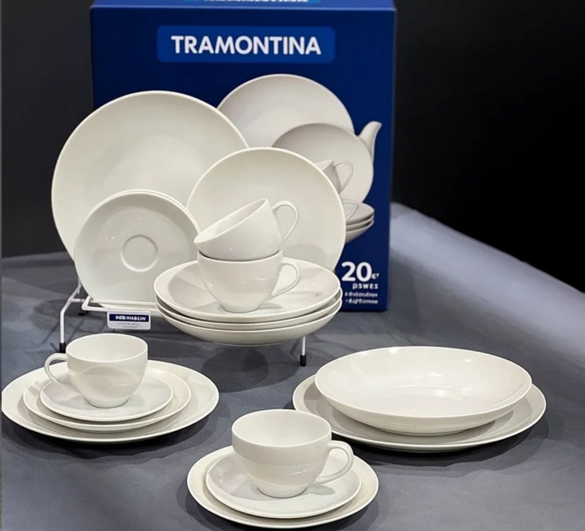 MESA POSTA QUE É UMA BELEZA, SÓ FALTA A COMIDA AGORA! 🍽️