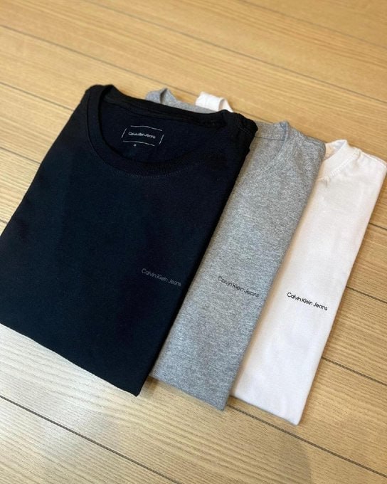 CAMISETA CALVIN KLEIN: O AUGE DA OSTENTAÇÃO CASUAL! 😎