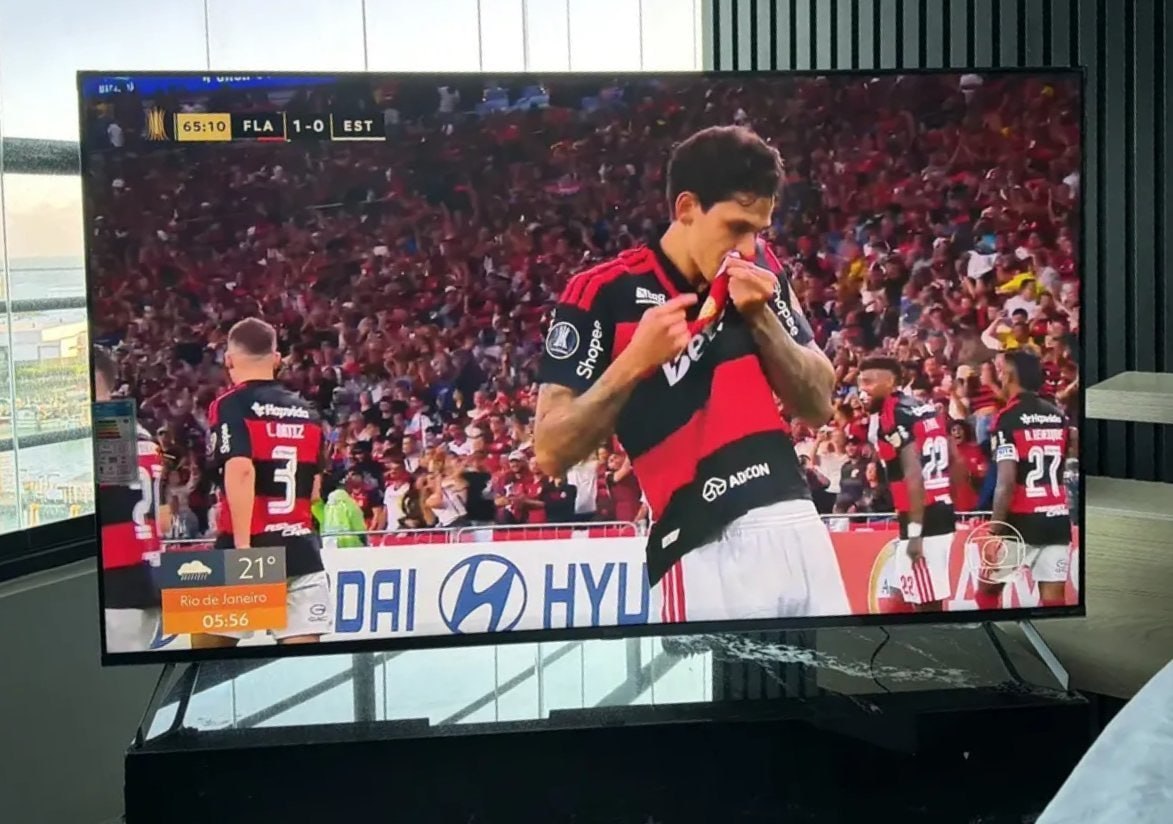 COM UMA TV DESSAS, ATÉ O FAUSTÃO PARECE UM HOLOGRAMA!