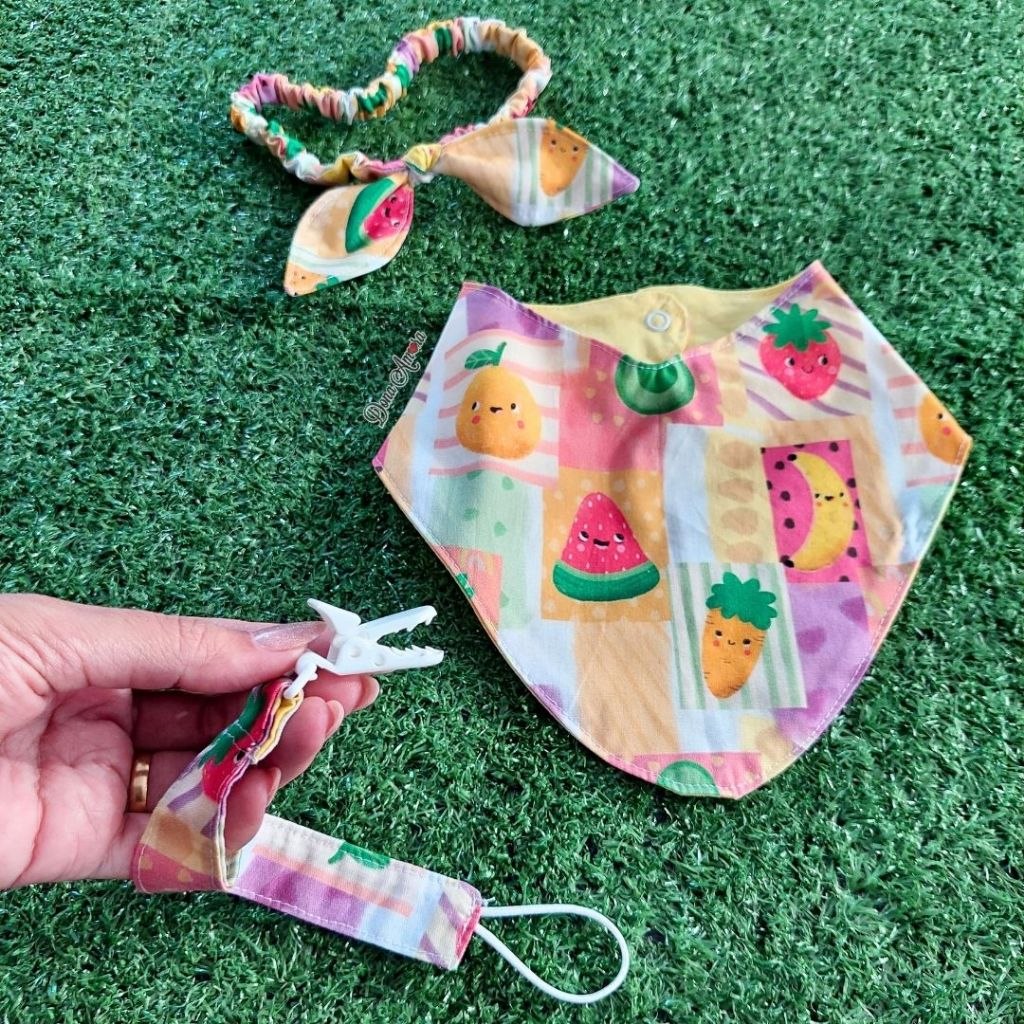 🛍️ Kit bebê menina com 3 itens: Tiara + Babador + Prendedor de Chupeta
