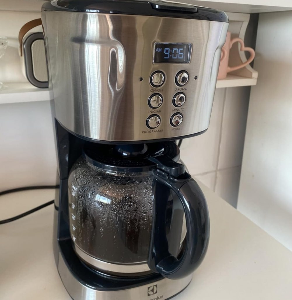 COM 38 XÍCARAS, CAFÉ É PRA TODO MUNDO, ATÉ PRO VIZINHO! ☕