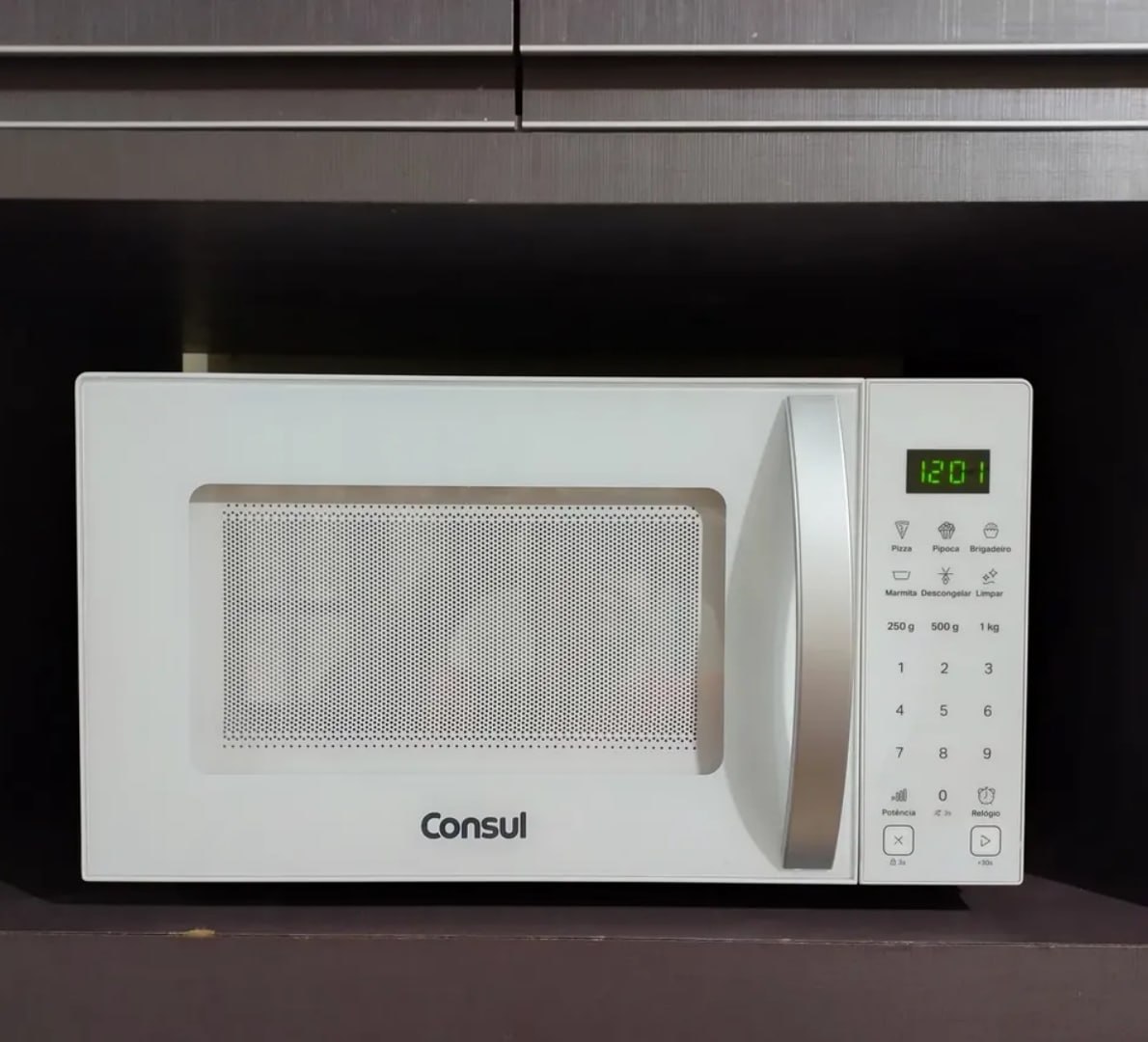 MANO, ATÉ A PIPOCA PEDE ARREGO COM ESSE MICRO-ONDAS! 🍿
