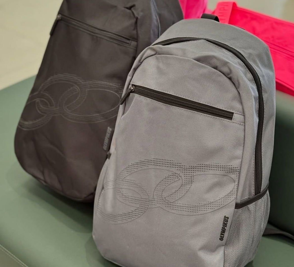 VELHO, ESSA MOCHILA É TÃO GRANDE QUE DÁ PRA LEVAR A FAMÍLIA!