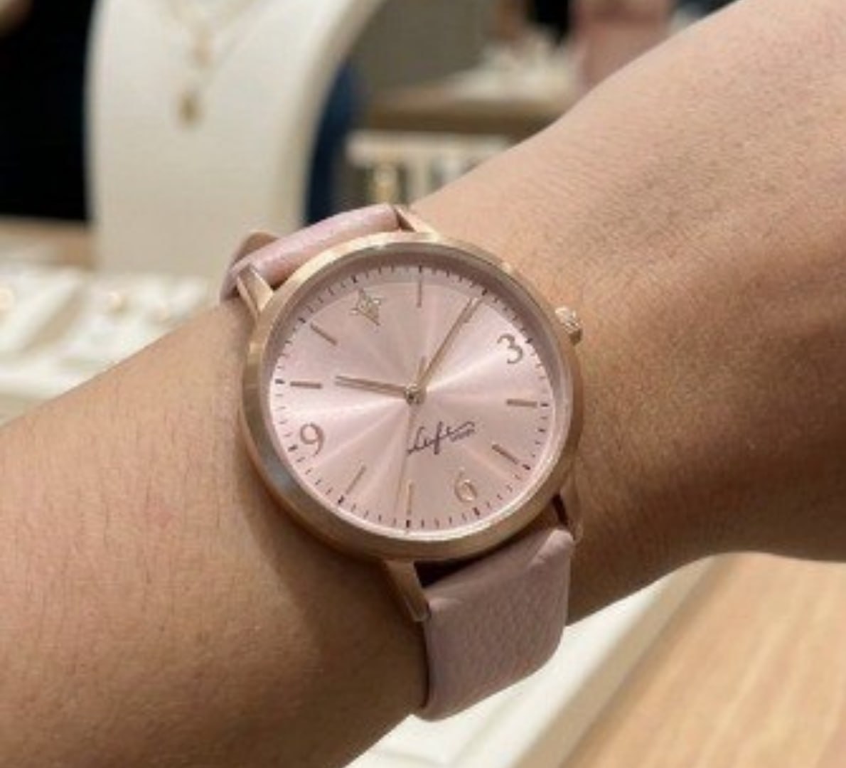 MANO, COM ESSE ESTILO ROSÉ, ATÉ A HORA FICA MAIS CHIQUE!