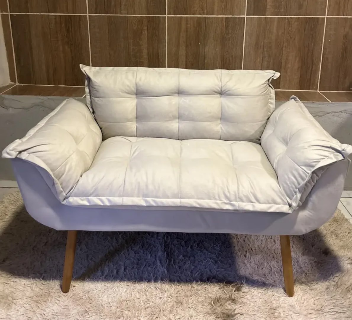 AQUELA NAMORADEIRA QUE É A MELHOR AMIGA DO SOFÁ, PARÇA! 🛋️